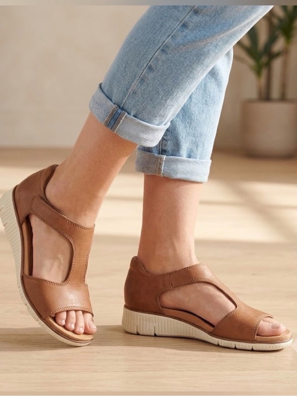 Nurture by Lamaze Cognac Open-Arch Comfort Sandals, women’s size 7 brown shoe